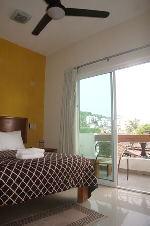 Double Room with Balcony | Kameruitzicht