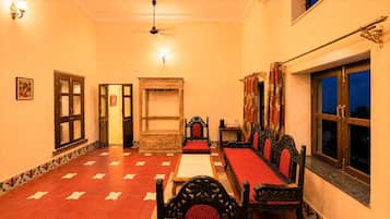 Suite (Heritage) | 1 bedroom, premium bedding, laptop workspace, blackout drapes