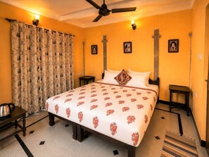1 bedroom, premium bedding, laptop workspace, blackout curtains - Hotel Ghanerao Castle Ranakpur (Desuri)