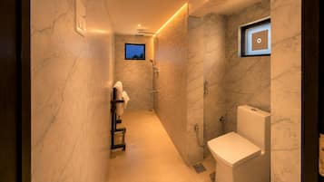Deluxe Double or Twin Room (Heritage) | Bathroom | Shower, rainfall showerhead, free toiletries, towels