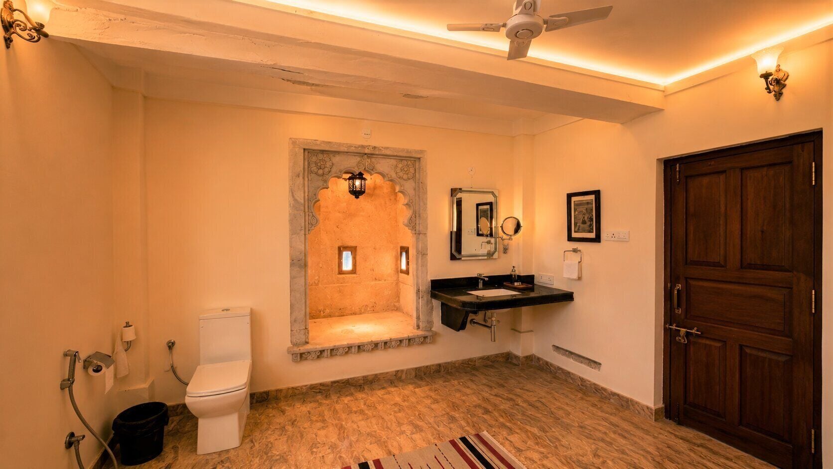 Deluxe Room (Heritage) | Bathroom | Shower, rainfall showerhead, free toiletries, towels