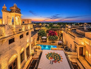 Outdoor pool - Hotel Ghanerao Castle Ranakpur (Desuri)
