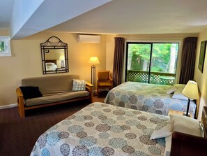 华丽开间套房, 2 张大床, 简易厨房, 河景 | 遮光窗帘、熨斗/熨板、免费 WiFi、床单