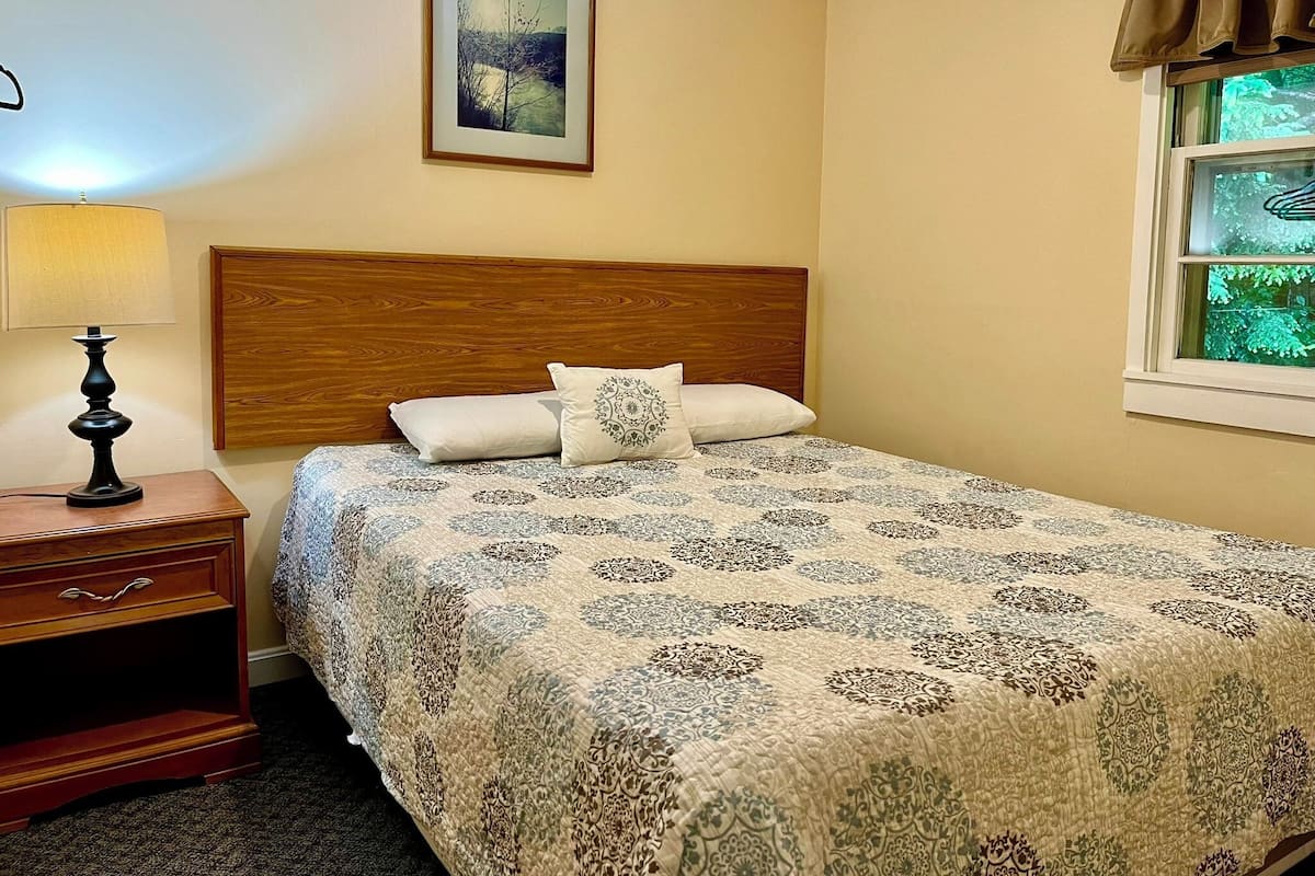 Junior Suite, 1 Bedroom, Refrigerator & Microwave | 1 bedroom, blackout curtains, iron/ironing board, free WiFi