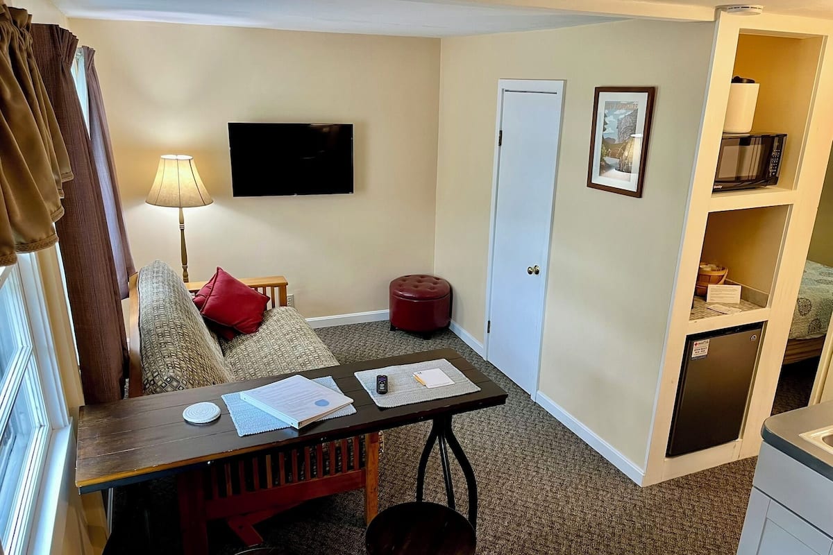 1 bedroom, blackout curtains, iron/ironing board, free WiFi