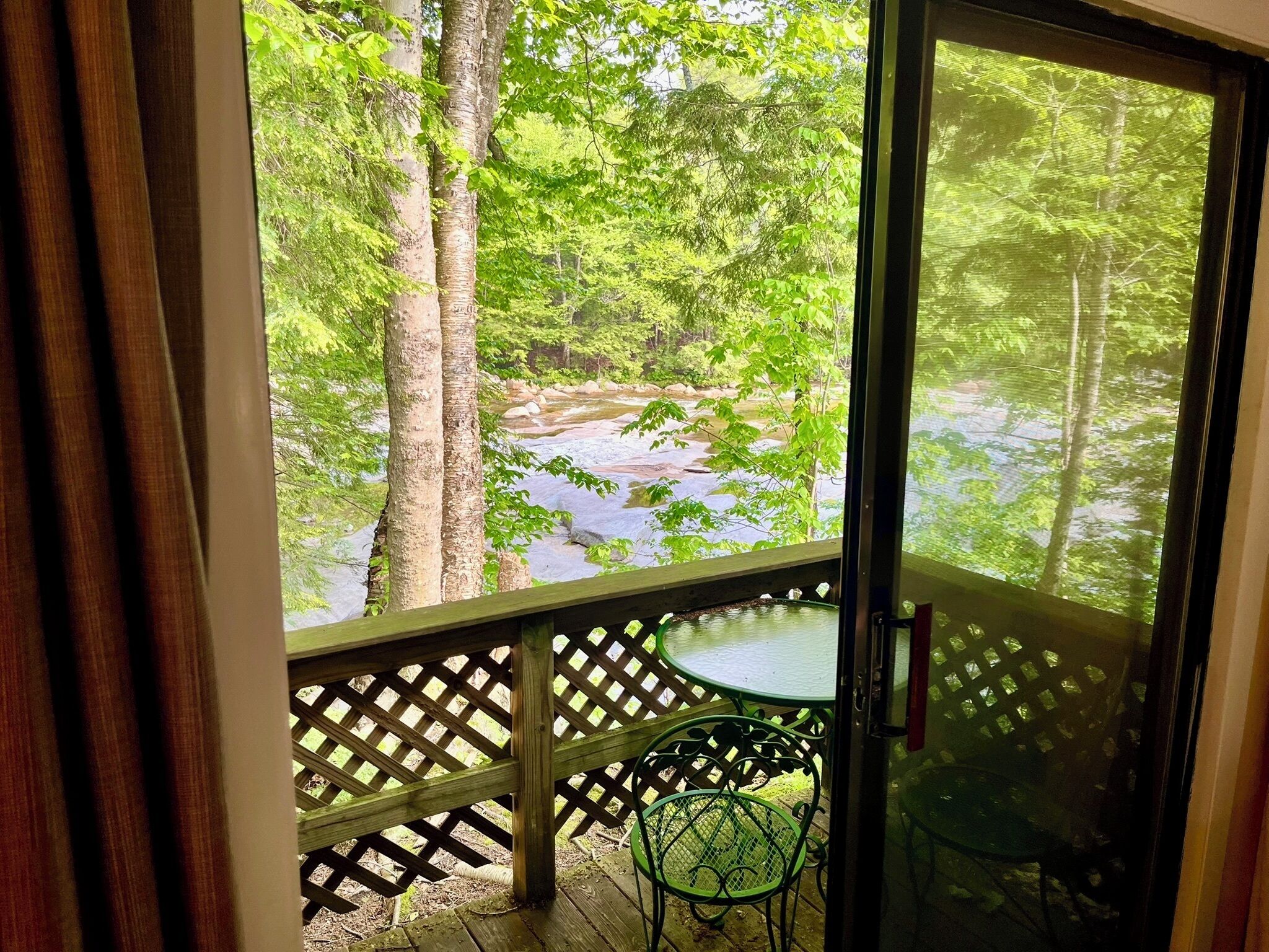 Deluxe Studio Suite, 2 Queen Beds, Kitchenette, River View | Terrace/patio