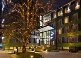 住宿正面 - 傍晚/夜晚