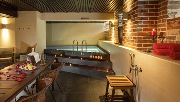 身体护理、热石按摩、深层组织按摩、产前按摩、身体磨砂、面部护理