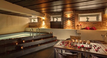 Tratamentos corporais, massagens com pedras quentes