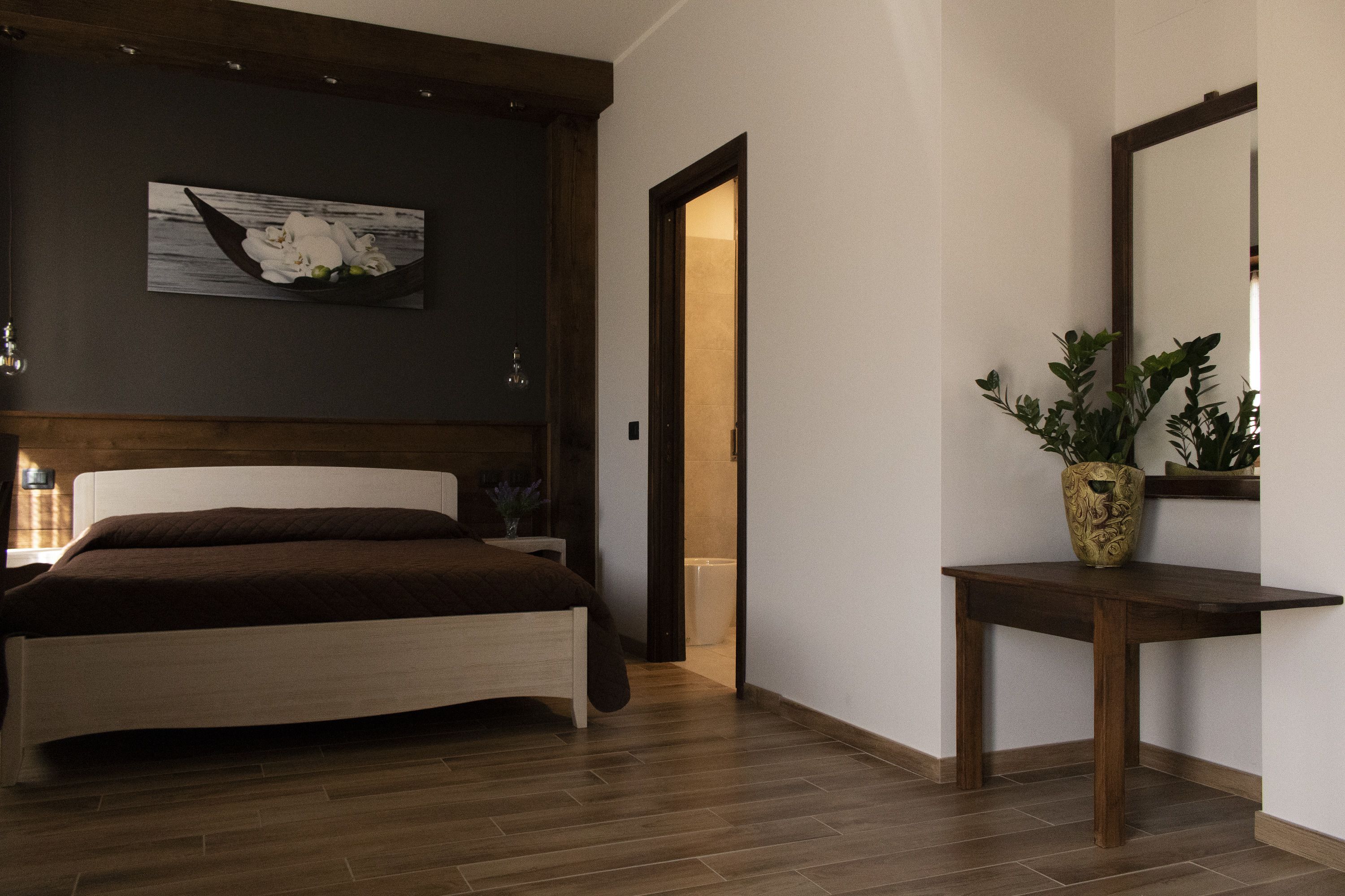 Chambre Quadruple Deluxe | Couette en duvet d'oie, bureau, rideaux occultants, Wi-Fi gratuit