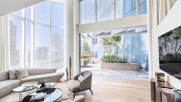 Loft, 1 Bedroom | Living area | 55-inch TV with cable channels, Netflix, pay movies