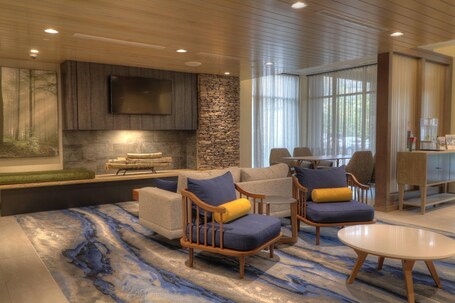 Fairfield Inn Suites by Marriott Gatlinburg Downtown - Image 35