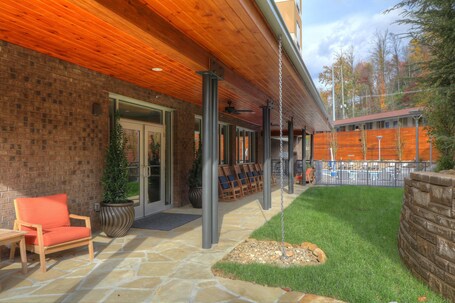 Fairfield Inn Suites by Marriott Gatlinburg Downtown - Image 4