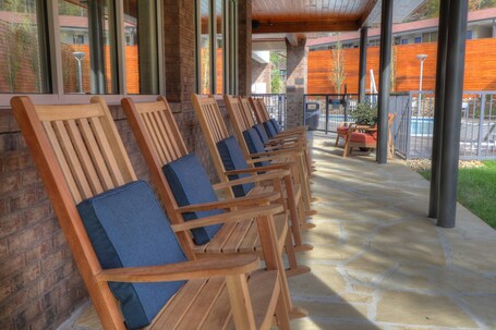 Fairfield Inn Suites by Marriott Gatlinburg Downtown - Image 36