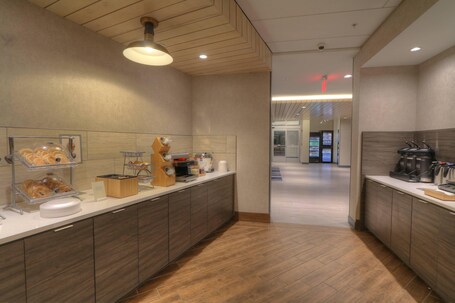 Fairfield Inn Suites by Marriott Gatlinburg Downtown - Image 8