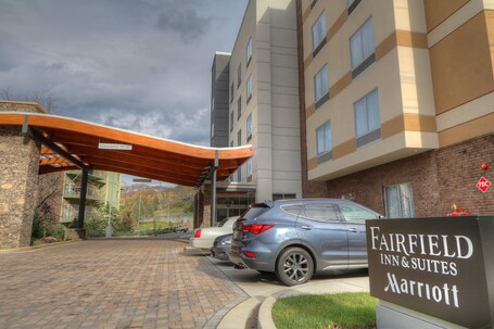 Fairfield Inn Suites by Marriott Gatlinburg Downtown - Image 13