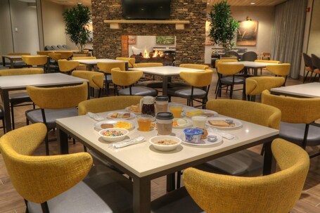 Fairfield Inn Suites by Marriott Gatlinburg Downtown - Image 25