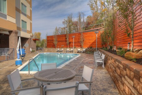 Fairfield Inn Suites by Marriott Gatlinburg Downtown - Image 1