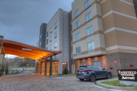 Fairfield Inn Suites by Marriott Gatlinburg Downtown - Image 2