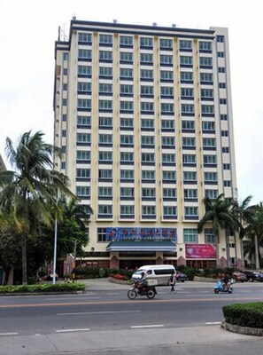 Front of property - Xinxing Garden Hotel (Sanya)