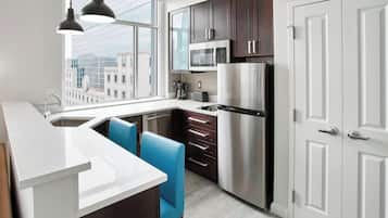 1 bedroom, desk, laptop workspace, blackout drapes