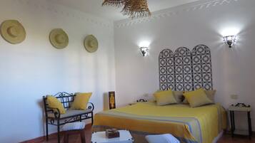 Classic Double Room, 1 Bedroom, Non Smoking, Private Bathroom | Dihias secara berasingan, dilengkapkan perabot secara berasingan