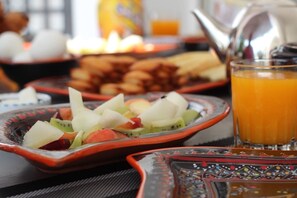 Serveert ontbijt, lunch, Franse gerechten, uitzicht op de zwembaden 