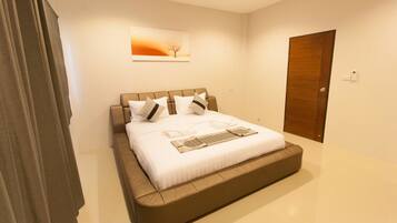 2 bedrooms, in-room safe, blackout drapes, rollaway beds