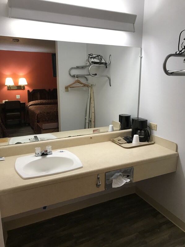 Kamar Double | Wastafel kamar mandi