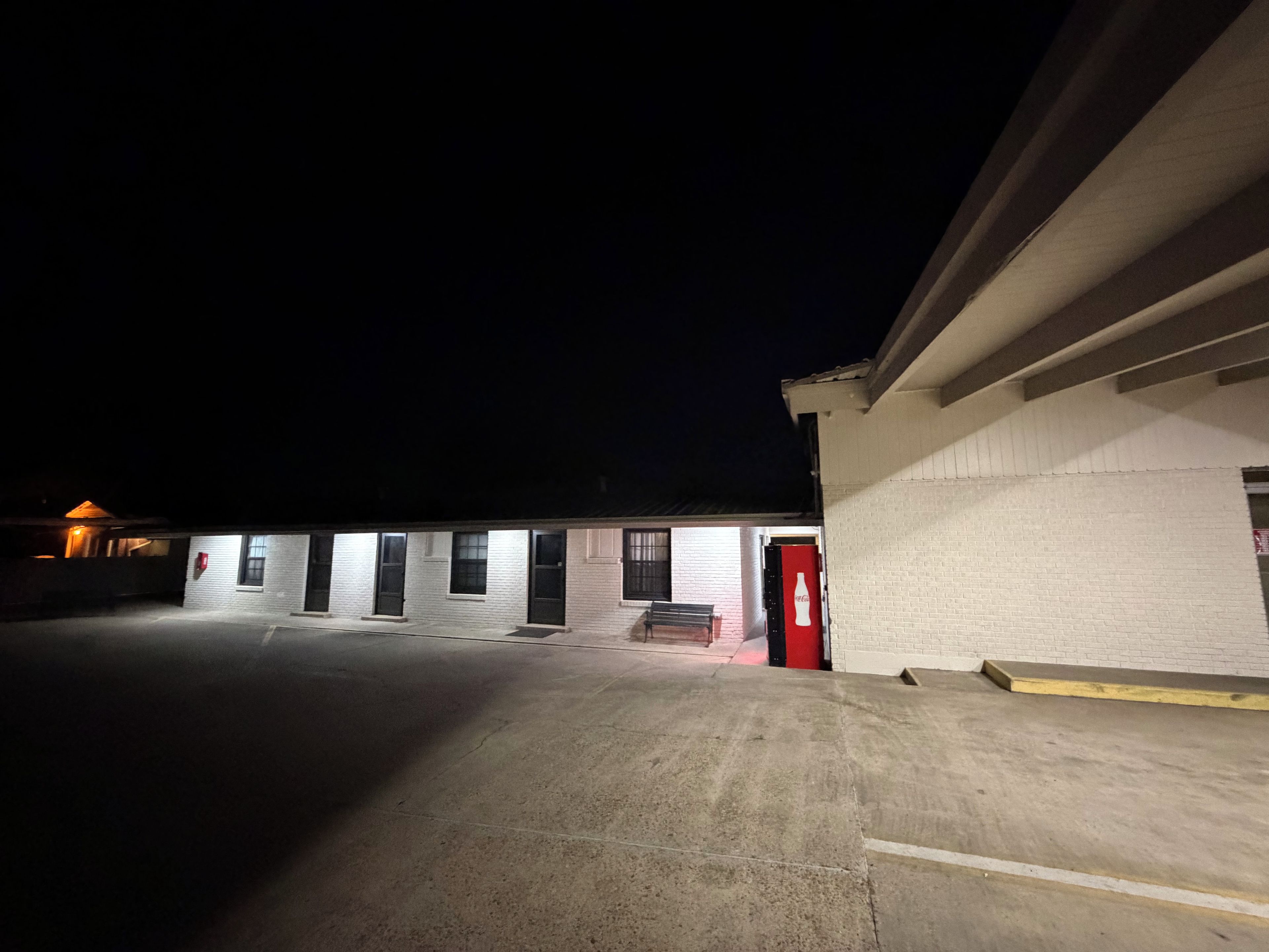 Fassade der Unterkunft – Abend/Nacht