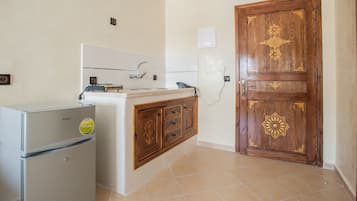 Fridge, stovetop, electric kettle, cookware/dishes/utensils