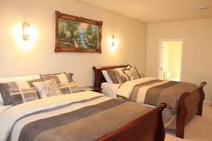 1 bedroom, Egyptian cotton sheets, premium bedding, pillowtop beds - The White House Boutique Bed & Breakfast (Niagara-on-the-Lake)