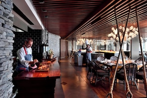 3 restaurants; breakfast, lunch and dinner served - Weligama Bay Marriott Resort & Spa (Weligama)