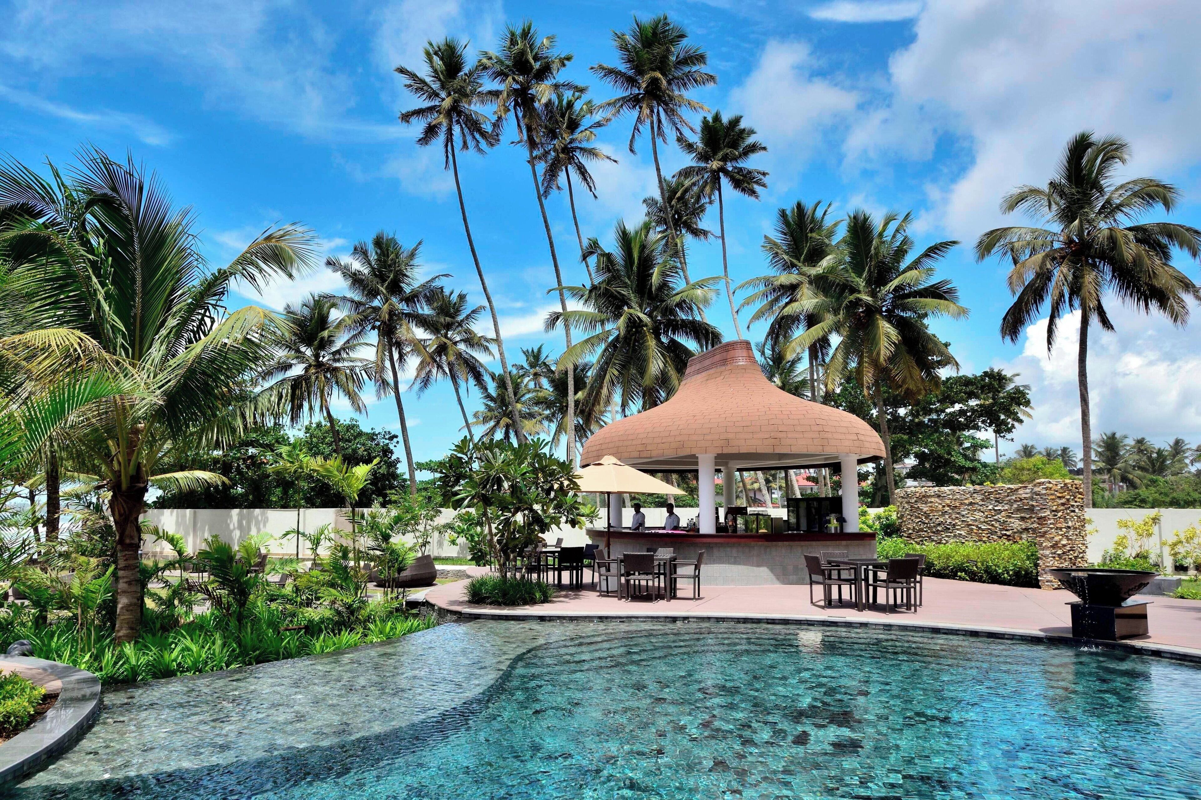 3 restaurants, breakfast, lunch, dinner served; international cuisine