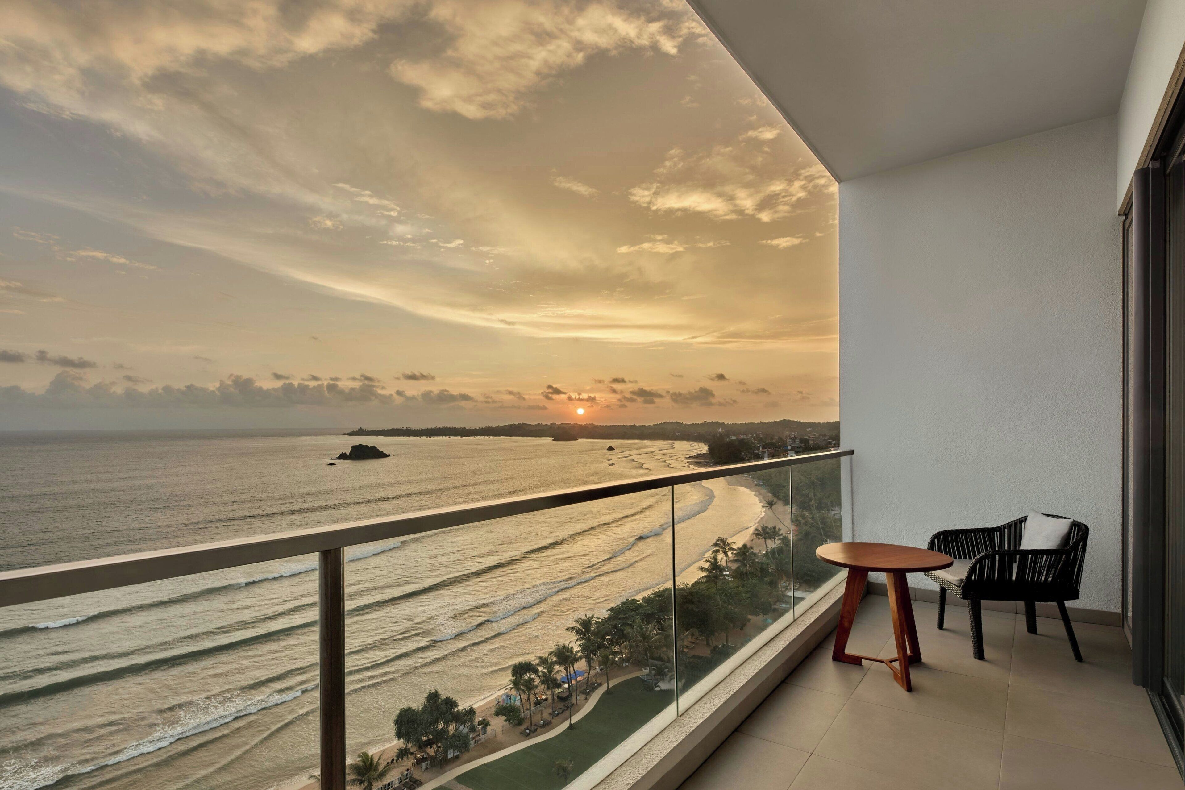 Suite, 1 kingsize-seng, havutsikt | Sengetøy av topp kvalitet, minibar og safe på rommet