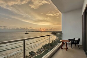 Suite, 1 très grand lit, vue sur l’océan | Literie de qualité, minibar, coffre-fort, décor unique