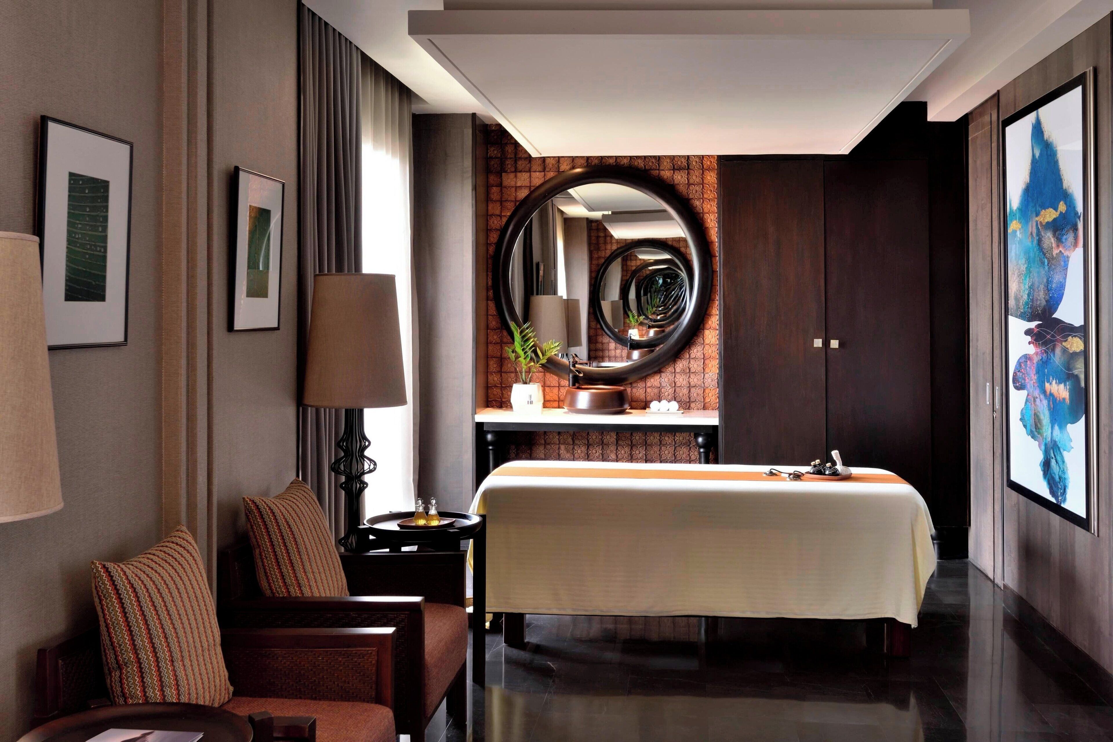 Couples treatment rooms, steam room, body treatments, aromatherapy