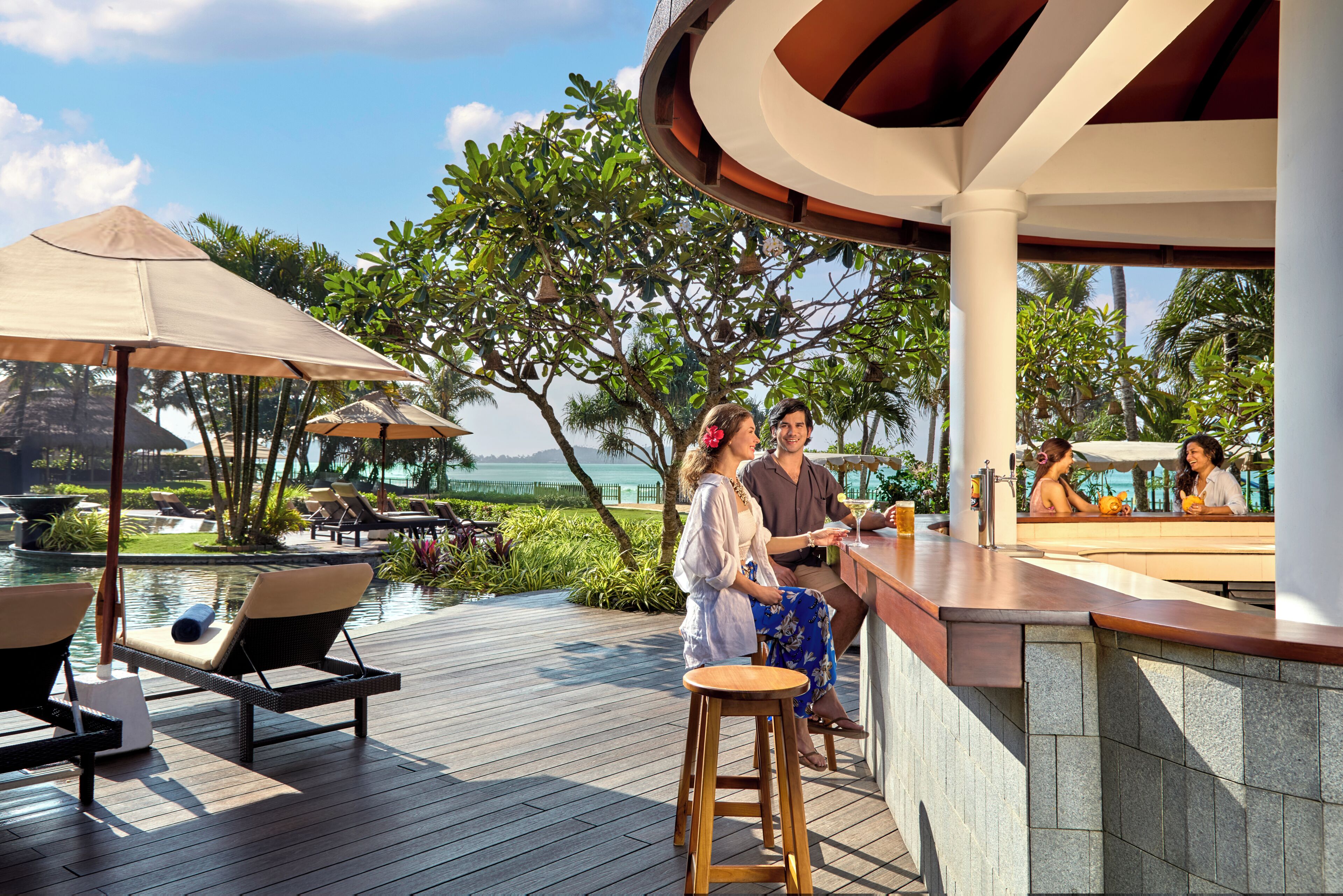 3 restaurants; breakfast, lunch and dinner served 