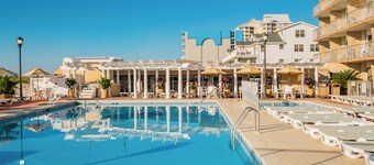 Reges Oceanfront Resort