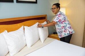 In-room safe, desk, iron/ironing board, free WiFi - Reges Oceanfront Resort (Wildwood Crest)