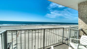 Deluxe Room, Berbilang Katil, Kitchenette, Ocean View | Balkoni