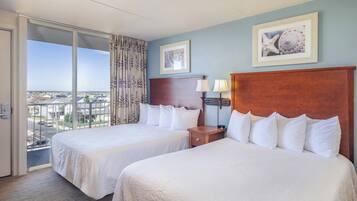 Kamar Klasik, Beberapa Tempat Tidur, dapur kecil, pemandangan samudra | Brankas, meja kerja, setrika/meja setrika, dan Wi-Fi gratis