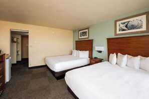 基础客房, 2 张大床, 海洋景观 | 客房内保险箱、办公桌、熨斗/熨衣板、免费 WiFi