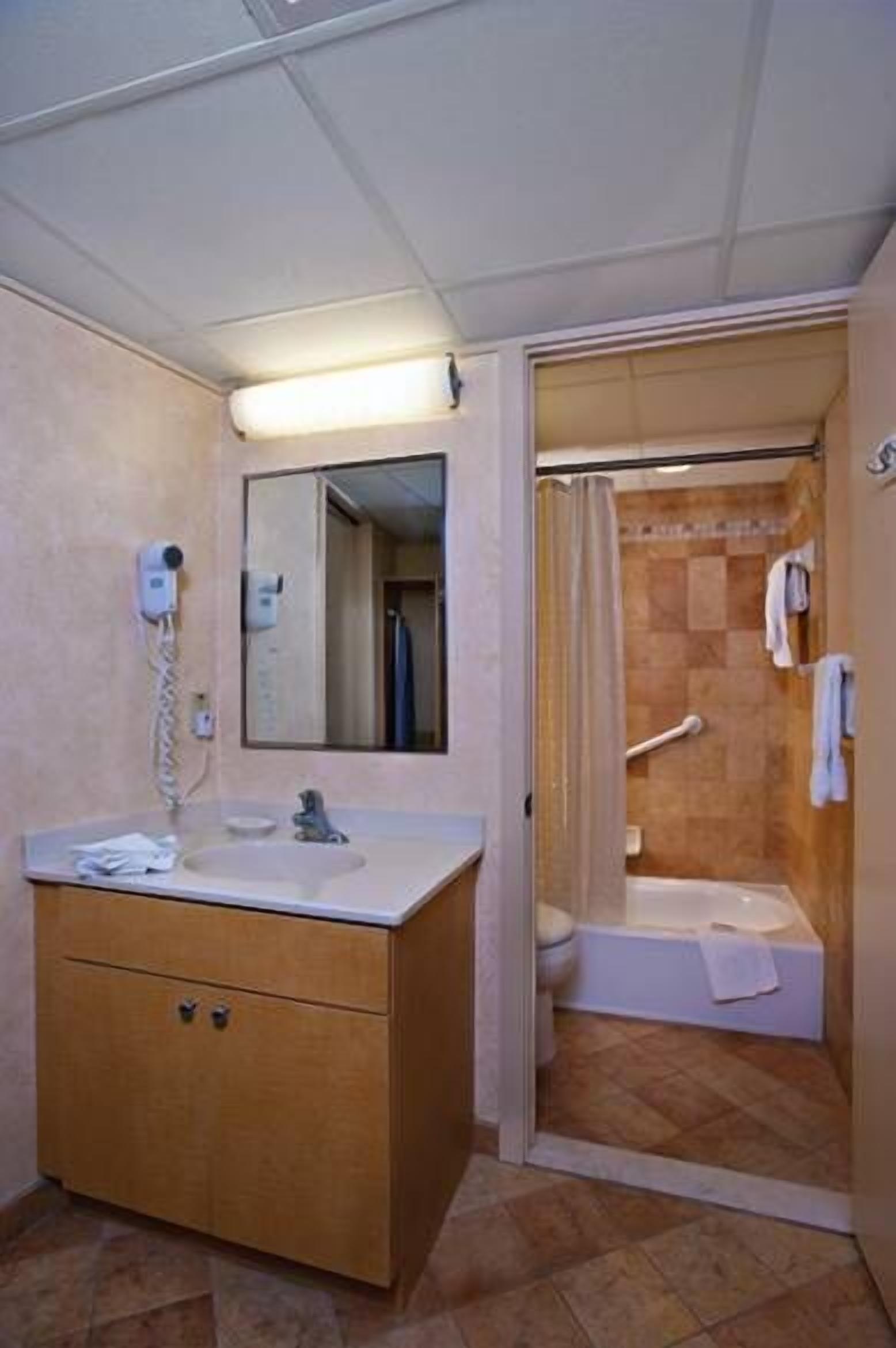 classic room, multiple beds, kitchenette, ocean view | bathroom | combined shower/bathtub, free toiletries, hair dryer, towels