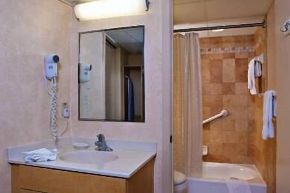 classic room, multiple beds, kitchenette, ocean view | bathroom | combined shower/bathtub, free toiletries, hair dryer, towels