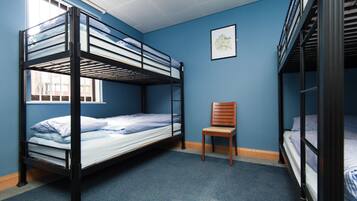 Dormitorio compartido, solo para hombres | Insonorización, camas extra y wifi gratis