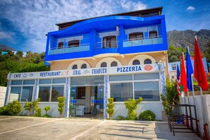 Fachada de la propiedad