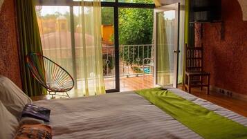 Traditional Suite | Desk, free WiFi