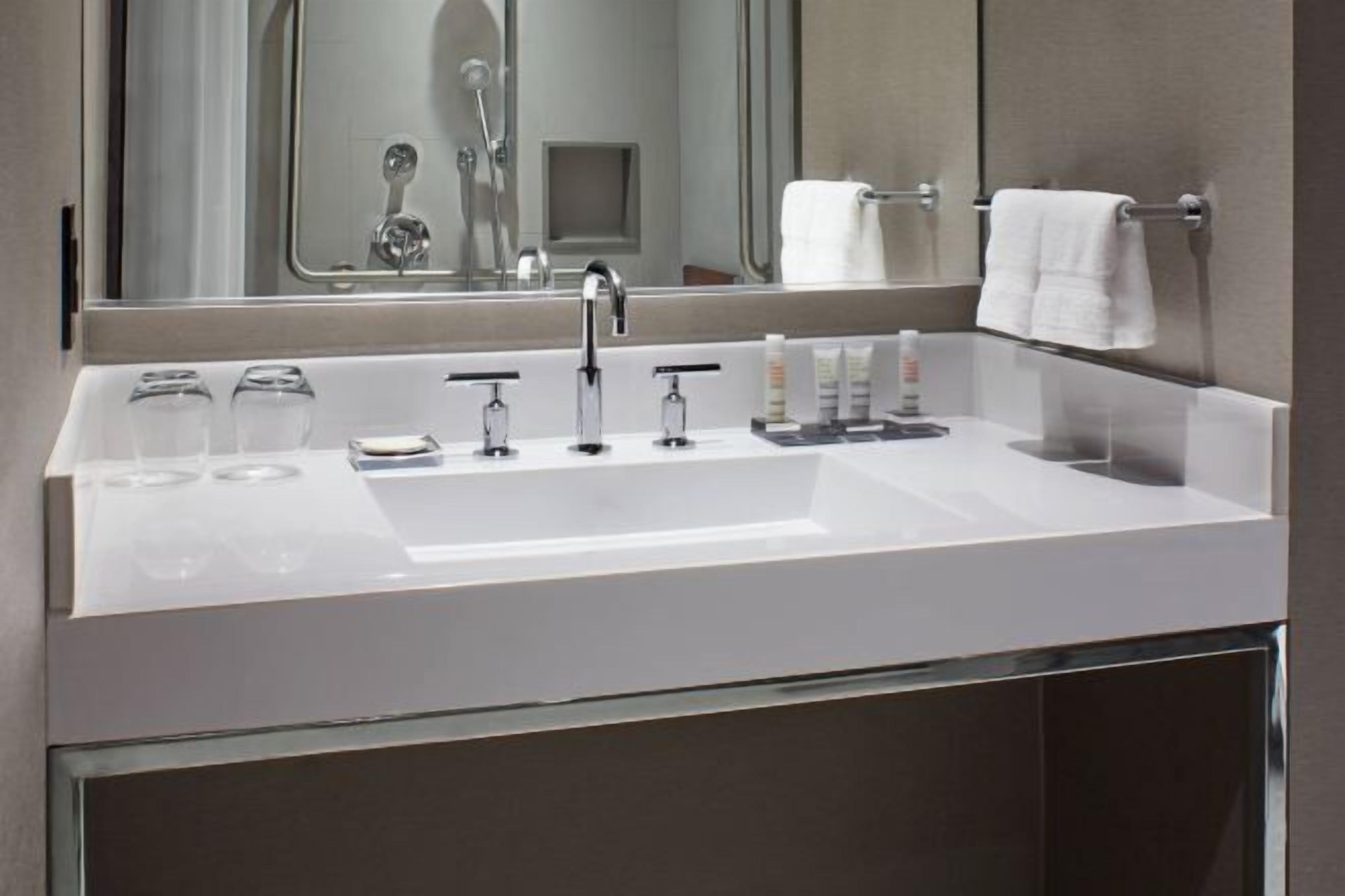 Bad | Dusj, designertoalettartikler, hårføner og håndklær