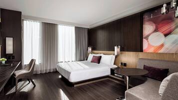 Caja de seguridad en la habitación y escritorio